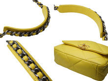 Load image into Gallery viewer, 極美品 CHANEL シャネル シャネル19 ラージ ショルダーバッグ AS1160 ランダム ココマーク イエロー ゴールド金具 中古 61102