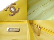 Load image into Gallery viewer, 極美品 CHANEL シャネル シャネル19 ラージ ショルダーバッグ AS1160 ランダム ココマーク イエロー ゴールド金具 中古 61102