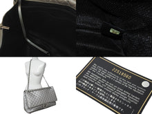 Load image into Gallery viewer, 新品同様 CHANEL シャネル ジャンボ マトラッセ ショルダーバッグ シルバー チェーンショルダー デカマト 中古 61111