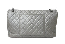 Load image into Gallery viewer, 新品同様 CHANEL シャネル ジャンボ マトラッセ ショルダーバッグ シルバー チェーンショルダー デカマト 中古 61111