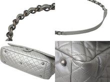 Load image into Gallery viewer, 新品同様 CHANEL シャネル ジャンボ マトラッセ ショルダーバッグ シルバー チェーンショルダー デカマト 中古 61111