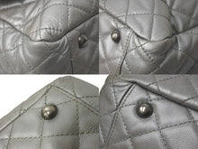 Load image into Gallery viewer, 新品同様 CHANEL シャネル ジャンボ マトラッセ ショルダーバッグ シルバー チェーンショルダー デカマト 中古 61111
