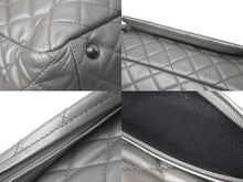 Load image into Gallery viewer, 新品同様 CHANEL シャネル ジャンボ マトラッセ ショルダーバッグ シルバー チェーンショルダー デカマト 中古 61111