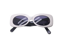 Load image into Gallery viewer, CHANEL シャネル サングラス ココマーク バイカラー ヴィンテージ オーバル ブラック ホワイト 05252 C0200 美品 中古 61117