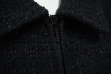 Load image into Gallery viewer, CHANEL シャネル ステンカラージャケット ツイード ジップアップ ブラック ネイビー サイズ34 P64019V49031 美品 中古 61142