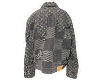Load image into Gallery viewer, LOUIS VUITTON ルイヴィトン × NIGO ニゴー コラボ ジャイアントダミエウェーブス デニムジャケット モノグラム 50 美品 中古 61150