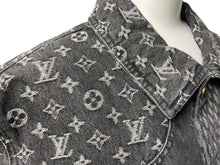 Load image into Gallery viewer, LOUIS VUITTON ルイヴィトン × NIGO ニゴー コラボ ジャイアントダミエウェーブス デニムジャケット モノグラム 50 美品 中古 61150