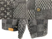 Load image into Gallery viewer, LOUIS VUITTON ルイヴィトン × NIGO ニゴー コラボ ジャイアントダミエウェーブス デニムジャケット モノグラム 50 美品 中古 61150