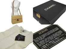 Load image into Gallery viewer, CHANEL シャネル デカマトラッセ プラチェーン ショルダーバッグ ラムスキン 3番台 ベージュ ココマーク ロゴ 美品 中古 61253