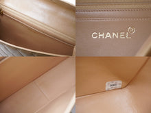 Load image into Gallery viewer, CHANEL シャネル デカマトラッセ プラチェーン ショルダーバッグ ラムスキン 3番台 ベージュ ココマーク ロゴ 美品 中古 61253