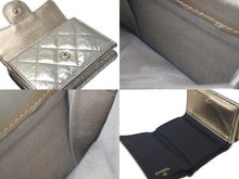 Load image into Gallery viewer, CHANEL シャネル 三つ折り財布 クラシック ココマーク マトラッセ メタリックカーフスキン 31番台 ゴールド 美品 中古 61283