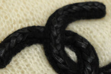 Load image into Gallery viewer, CHANEL シャネル マフラー ショール ストール ココマーク カシミヤ シルク ブラック オフホワイト レディース 美品 中古 61383