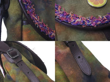 Load image into Gallery viewer, 極美品 CHANEL シャネル エンブロイダリー メッセンジャーバッグ 21番台 グラフィティ カーキ ココマーク A92790 中古 61419