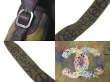 Load image into Gallery viewer, 極美品 CHANEL シャネル エンブロイダリー メッセンジャーバッグ 21番台 グラフィティ カーキ ココマーク A92790 中古 61419