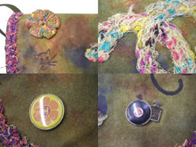 Load image into Gallery viewer, 極美品 CHANEL シャネル エンブロイダリー メッセンジャーバッグ 21番台 グラフィティ カーキ ココマーク A92790 中古 61419