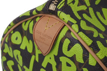 Load image into Gallery viewer, 新品同様品 LOUIS VUITTON ルイヴィトン スピーディ30 ハンドバッグ モノグラムグラフィティ M93706 グリーン 中古 61243