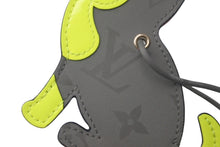 Load image into Gallery viewer, ポップアップ限定 極美品 LOUIS VUITTON ルイヴィトン ポルトアドレス 犬 チャーム M63280 モノグラム チタニウム 中古 61425