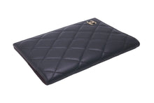 Load image into Gallery viewer, 極美品 CHANEL シャネル ココマーク パスポートケース 22番台 ラムスキン ブラック ワインレッド 中古 61473
