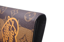 Load image into Gallery viewer, LOUIS VUITTON ルイヴィトン NIGO モノグラム ストライプ ポルトフォイユ・ブラザ 長財布 22SS M81008 ブラウン 美品 中古 61479