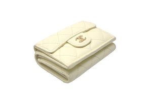 CHANEL シャネル コンパクトウォレット 三つ折り財布 ランダム ココマーク イエロー キャビアスキン 美品 中古 61484