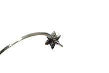 Load image into Gallery viewer, 極美品 CHROME HEARTS クロムハーツ フープピアス スターモチーフ 2.6g 内径3.8cm シルバー925 中古 61498