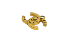 Load image into Gallery viewer, CHANEL シャネル ココマーク ピアス ぶら下がり ロゴ ゴールド ゴールド金具 美品 中古 61522