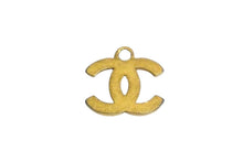 Load image into Gallery viewer, CHANEL シャネル ココマーク ピアス ぶら下がり ロゴ ゴールド ゴールド金具 美品 中古 61522