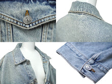 Load image into Gallery viewer, 極美品 BALENCIAGA バレンシアガ TWISTED SLEEVE デニムジャケット 706654 ウォッシュ加工 インディゴ ロゴ刺繍 2022年AW 中古 61560