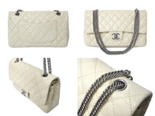 Load image into Gallery viewer, 極美品 CHANEL シャネル マトラッセ25Wフラップ チェーンショルダーバッグ 11番台 クリームホワイト シルバー金具 中古 61586