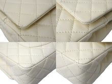 Load image into Gallery viewer, 極美品 CHANEL シャネル マトラッセ25Wフラップ チェーンショルダーバッグ 11番台 クリームホワイト シルバー金具 中古 61586