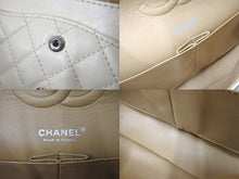 Load image into Gallery viewer, 極美品 CHANEL シャネル マトラッセ25Wフラップ チェーンショルダーバッグ 11番台 クリームホワイト シルバー金具 中古 61586