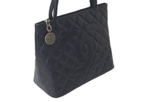 Load image into Gallery viewer, 極美品 CHANEL シャネル 復刻トートバック A01804 シール 無し キャビアスキン ブラック シルバープレート 中古 61620