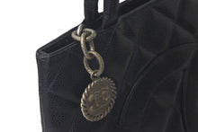 Load image into Gallery viewer, 極美品 CHANEL シャネル 復刻トートバック A01804 シール 無し キャビアスキン ブラック シルバープレート 中古 61620