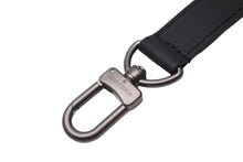 Load image into Gallery viewer, 極美品 LOUIS VUITTON ルイヴィトン ショルダーストラップ レザー ブラック マットシルバー金具 中古 61643