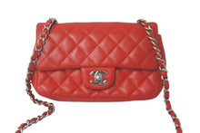 Load image into Gallery viewer, CHANEL シャネル 横長 18番台 ショルダーバッグ ミニマトラッセショルダーチェーン レッド ラムスキン 美品 中古 61651