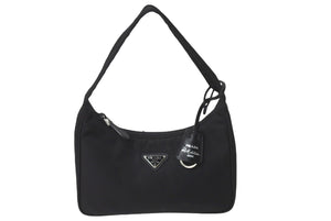 極美品 PRADA プラダ ハンドバッグ ホーボー RE-EDITION トライアングル 1NE515 ナイロン ブラック シルバー金具 ロゴ 中古 61678 