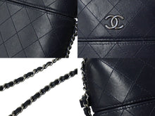 Load image into Gallery viewer, CHANEL シャネル フォンケース チェーンショルダーバッグ 25番台 ネイビー シルバー金具 美品 中古 61692