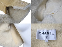 Load image into Gallery viewer, CHANEL シャネル ジャケット ブルゾン アウター P64480 2020年 ムートン ベージュ イエロー サイズ34 ゴールド 美品 中古 61757