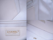 Load image into Gallery viewer, 新品同様 CHANEL シャネル ショルダーバッグ マトラッセ ココマーク 31番台 ホワイト ベージュ レザー ゴールド金具 中古 61769
