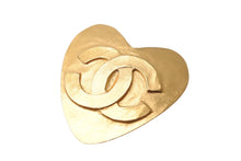 Load image into Gallery viewer, 極美品 CHANEL シャネル ヴィンテージ ココマーク ハートブローチ 95P ゴールド GP 中古 61780
