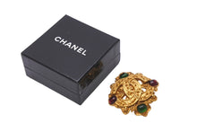 Load image into Gallery viewer, CHANEL シャネル カラーストーン ゴールド ブローチ 94A グリーン レッド ゴールド金具 アクセサリー 美品 中古 61781
