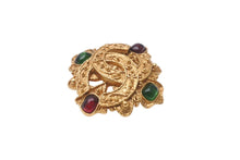 Load image into Gallery viewer, CHANEL シャネル カラーストーン ゴールド ブローチ 94A グリーン レッド ゴールド金具 アクセサリー 美品 中古 61781