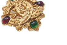 Load image into Gallery viewer, CHANEL シャネル カラーストーン ゴールド ブローチ 94A グリーン レッド ゴールド金具 アクセサリー 美品 中古 61781