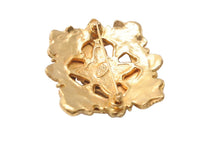 Load image into Gallery viewer, CHANEL シャネル カラーストーン ゴールド ブローチ 94A グリーン レッド ゴールド金具 アクセサリー 美品 中古 61781