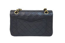 Load image into Gallery viewer, CHANEL シャネル Wフラップ マトラッセ チェーン ショルダーバッグ 23cm 1番台 ラムスキン ブラック ゴールド金具 美品 中古 61782