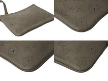 画像をギャラリービューアに読み込む, 極美品 LOUIS VUITTON ルイヴィトン セレネ モノグラムマヒナ ポーチ ベージュ ゴールド金具 フランス製 中古 61820