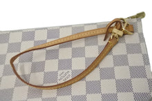 Load image into Gallery viewer, LOUIS VUITTON ルイヴィトン ネヴァーフル 付属ポーチ ポーチ ダミエアズール ホワイト ゴールド金具 美品 中古 61821