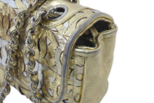 Load image into Gallery viewer, CHANEL シャネル ココマークパッチワーク CCチェーンショルダーバッグ ゴールド シルバー金具 12番台 総柄 美品 中古 61824