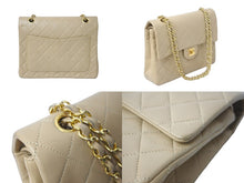 Load image into Gallery viewer, CHANEL シャネル フラップ ショルダーバッグ ラムスキン 0番台 中マトラッセ 25cm 縦長 ゴールド金具 ベージュ 中古 61838