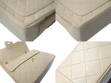 Load image into Gallery viewer, CHANEL シャネル フラップ ショルダーバッグ ラムスキン 0番台 中マトラッセ 25cm 縦長 ゴールド金具 ベージュ 中古 61838